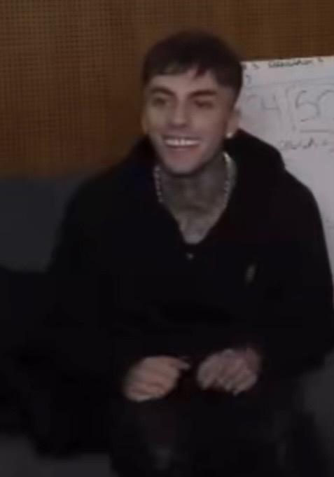 c'è ragazze veramente vi piace questo individuo?