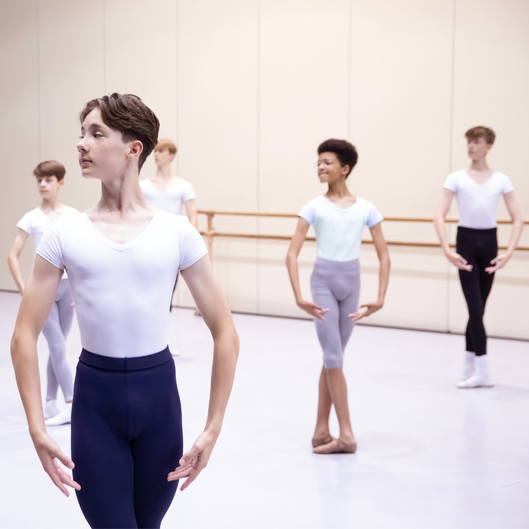 🇭🇰 Don't miss our Intensive Course in #HongKong - applications close 10 January. 🇭🇰

Elevate your training with our esteemed teachers and participate in classes designed to improve your technique, artistry, and performance skills.

Find out more: royalballetschool.org.uk/train/dancer-t…
