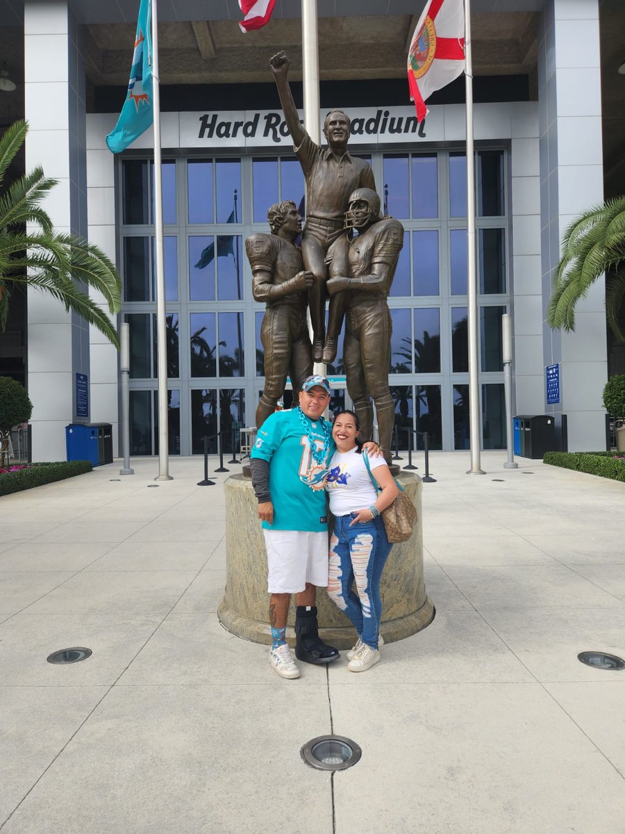 PACHARRAMOTSA's tweet photo. @FOXImpactoNFL mi.marido el más fan gio diaz... #esmejorporfox #nolevoyperoloapoyo @MiamiDolphins @FOXImpactoNFL https://t.co/Ob8wVslSAX