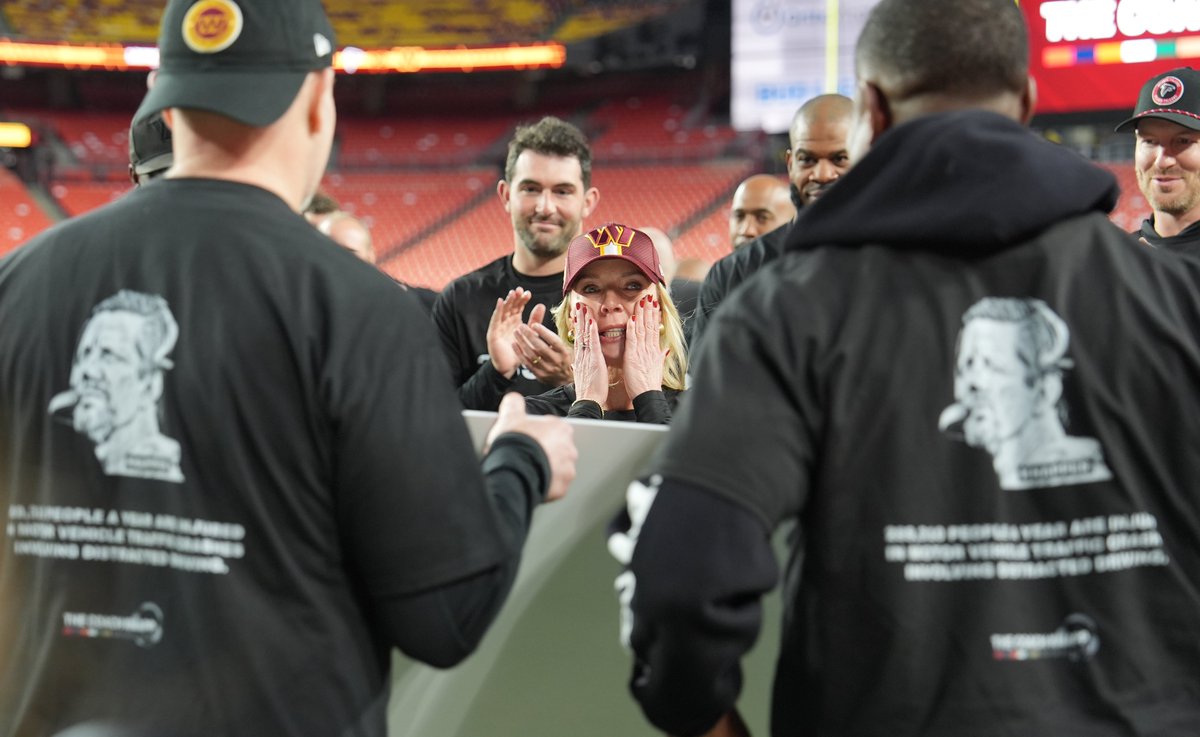 tori_mcelhaney's tweet photo. A very special moment pregame with members of the Atlanta and Washington coaching staffs coming together for the #KnappStairClimb — many of whom worked alongside Knapp during the DQ years in Atlanta 🤍

Here are a few extra shots from @jaybendlinphoto https://t.co/ly23HtjXLD