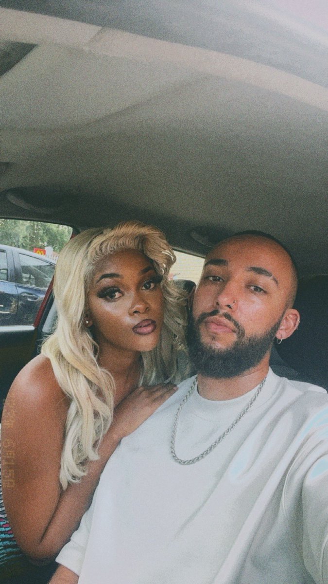 kingty_02's tweet photo. This gorgeous girl and I https://t.co/nAQycnxAYC