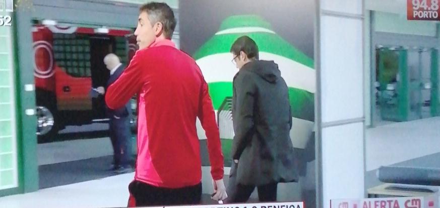 CabineSport's tweet photo. Rui Costa e Bruno Lage abandonaram Alvalade lado a lado. https://t.co/JpGtZ6zGmH