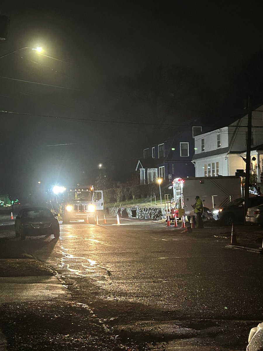 Grandview Road in the Heights closed again tonight while NStar/National Grid crews dig up the street at Perkins. #ArlingtonMA #utilities