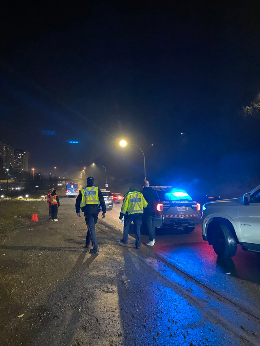 MaddToronto's tweet image. Another successful R.I.D.E. check! 🚔 Huge thanks to our volunteers &amp;amp; Toronto Police Service officers for keeping roads safe &amp;amp; raising awareness. Let’s carry this momentum into a safer 2025. Don’t drink &amp;amp; drive. 💙 #TorontoPolice #RIDECheck #DriveSafe