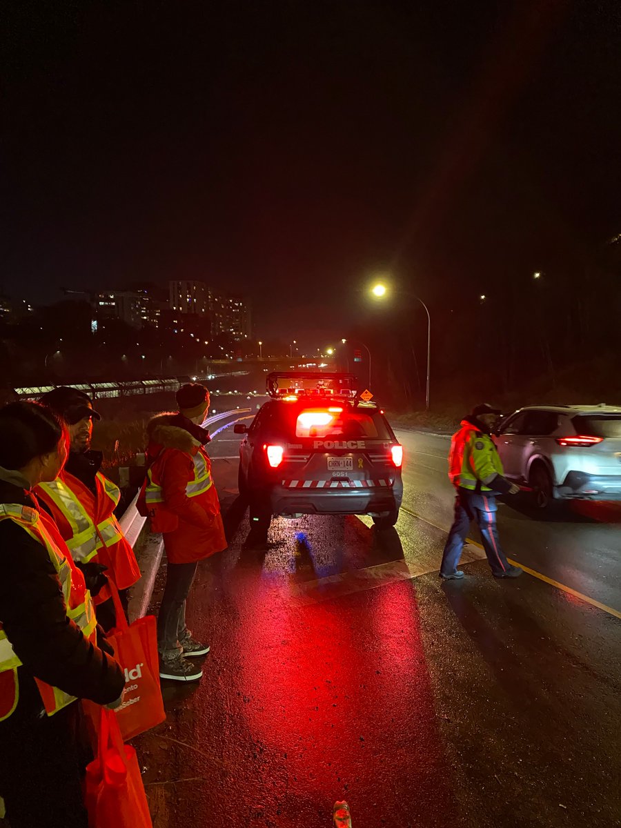 MaddToronto's tweet image. Another successful R.I.D.E. check! 🚔 Huge thanks to our volunteers &amp;amp; Toronto Police Service officers for keeping roads safe &amp;amp; raising awareness. Let’s carry this momentum into a safer 2025. Don’t drink &amp;amp; drive. 💙 #TorontoPolice #RIDECheck #DriveSafe