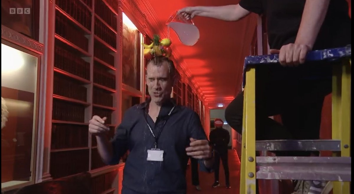 TsuiAllen's tweet image. ...with a jug of fluid intended to represent saliva. What an accolade to add to your achievements of 2024. @Ri_Science #christmaslecture 2024 getting to empty the contents of a jug over @DoctorChrisVT