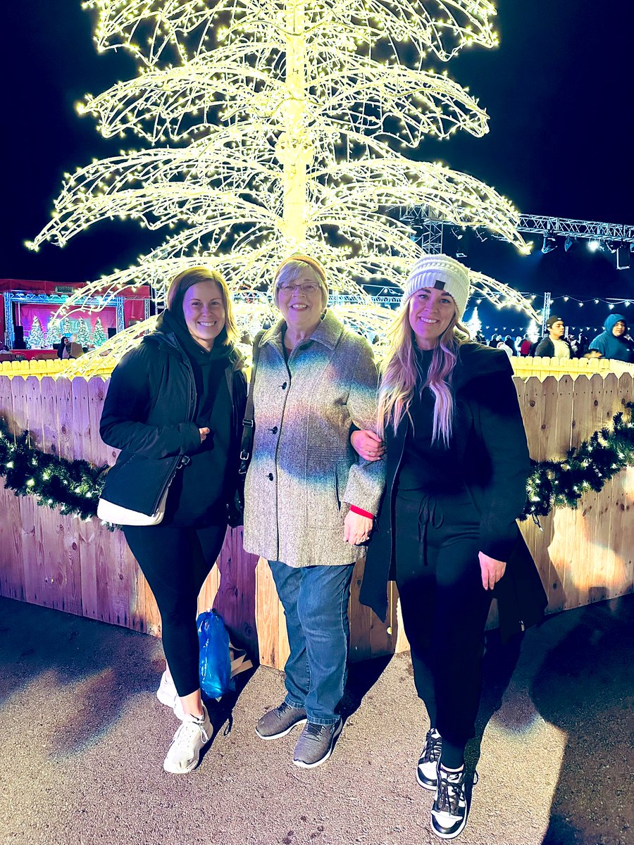 juleecobb's tweet photo. A December to Remember 🎄♥️ https://t.co/5TqzjQ4KTE