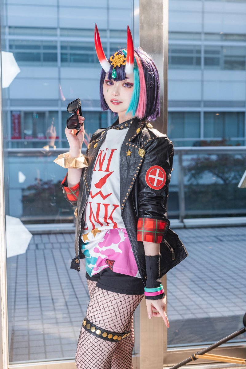 メイド服からはちきれんばかりのたわわバストに釘付け！freng氏