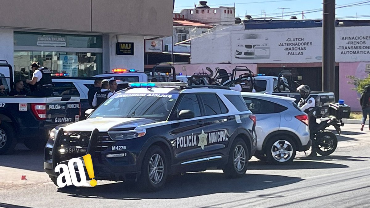 AlertaQro's tweet photo. #AlertaSucesos | Detienen a dos extranjeros y a uno de Jalisco involucrados en robos a casa habitación en Querétaro🚨🚓🚓

🚔👮‍♂️Los detenidos son investigados por cometer robos en la capital queretana, Corregidora y San Juan del Río

Aquí la información 👇
https://t.co/w3R0YhtwER https://t.co/CyEOKJTqSm