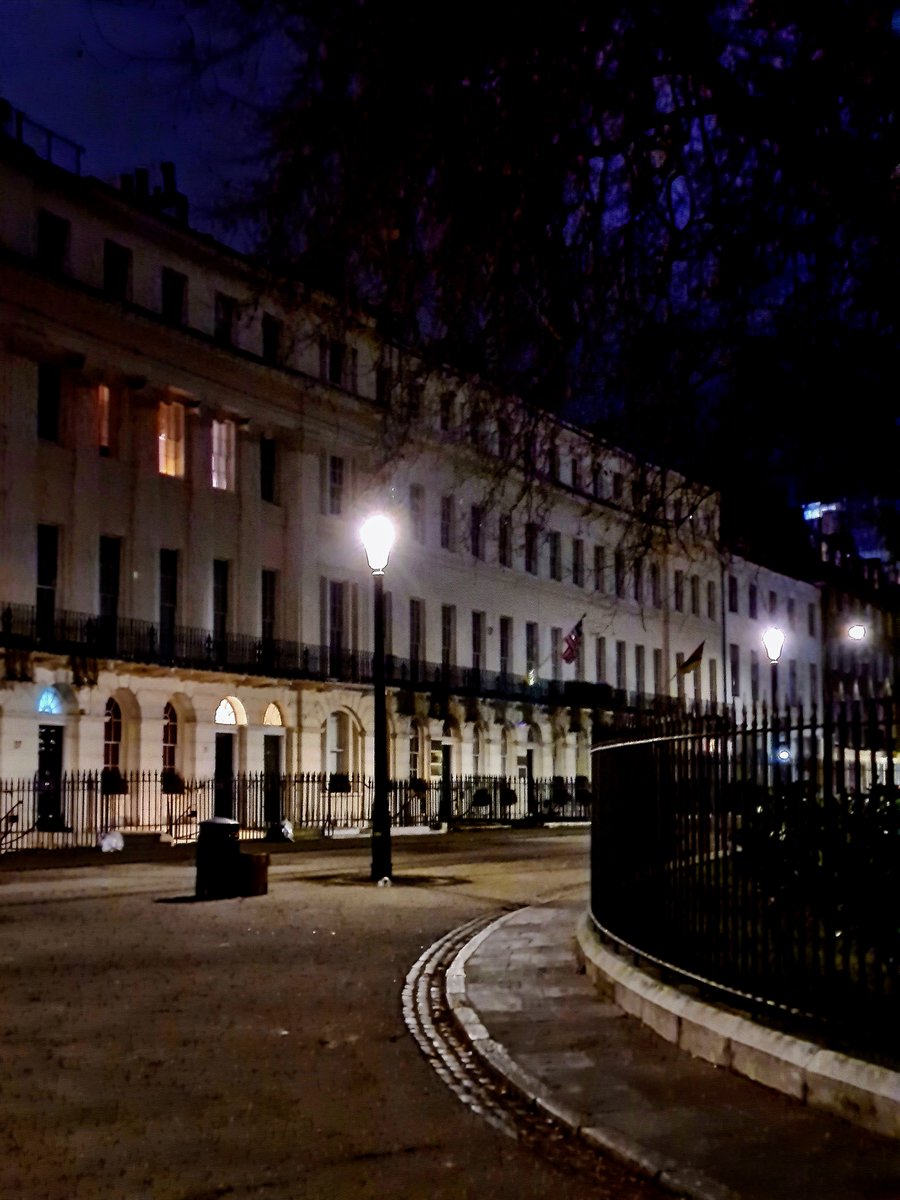 awafer's tweet photo. The peace of #FitzroySquare #London #Fitzrovia A rare pleasure. https://t.co/55FrsFqQaR