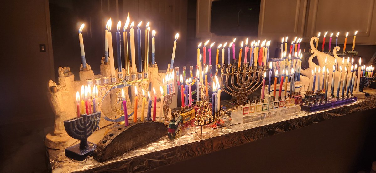 5th night of Hanukkah!
And a special prayer for the Carter family....may the family find peace in all of the wonderful accomplishments of President Carter...May his reunion with Rosalynn be joyous