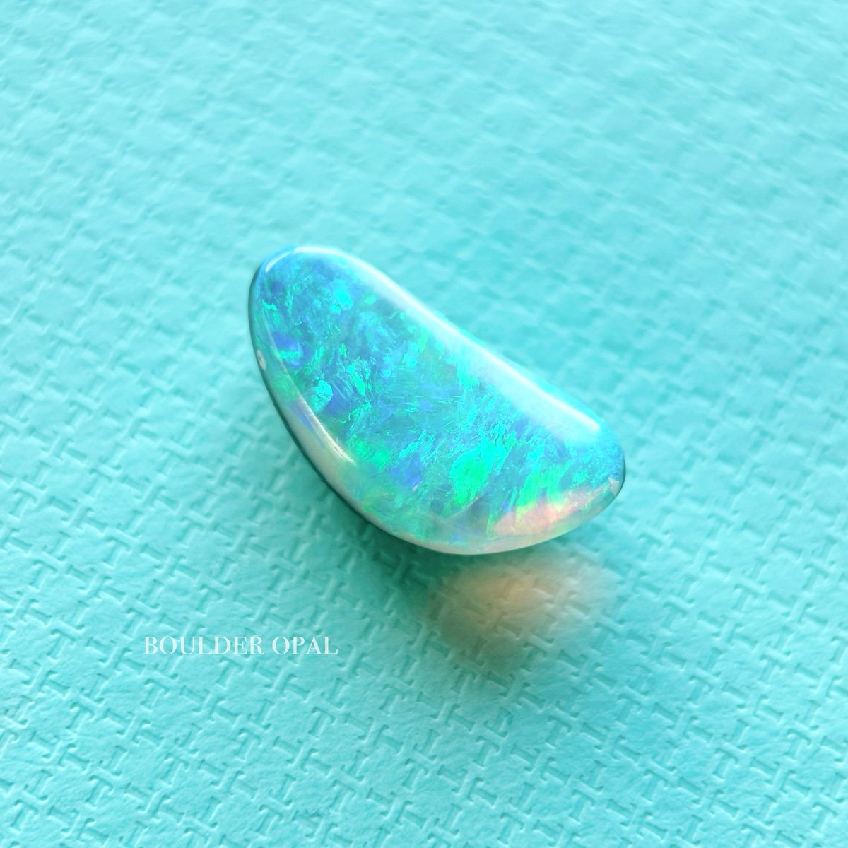 satotradingco's tweet image. 海に降り注ぐ光を凝縮したような、そんなオパール。

#boulderopal #ボルダーオパール