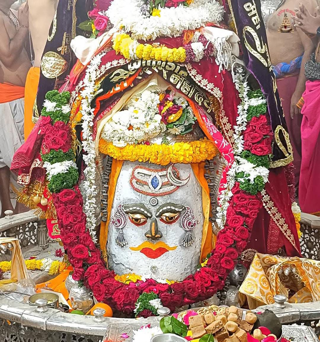 🙏🌹 *जय श्री महाकाल*🌹🙏
*श्री महाकालेश्वर ज्योतिर्लिंग का भस्म आरती शृंगार दर्शन*
*30-12-2024 कण-कण में महादेव*💕