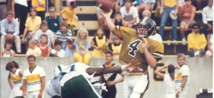 jagnationradio's tweet photo. Southern Miss fans are like cowboys fans, they’re loud, obnoxious, and show highlights from the 90’s https://t.co/CCTKJkb5eU