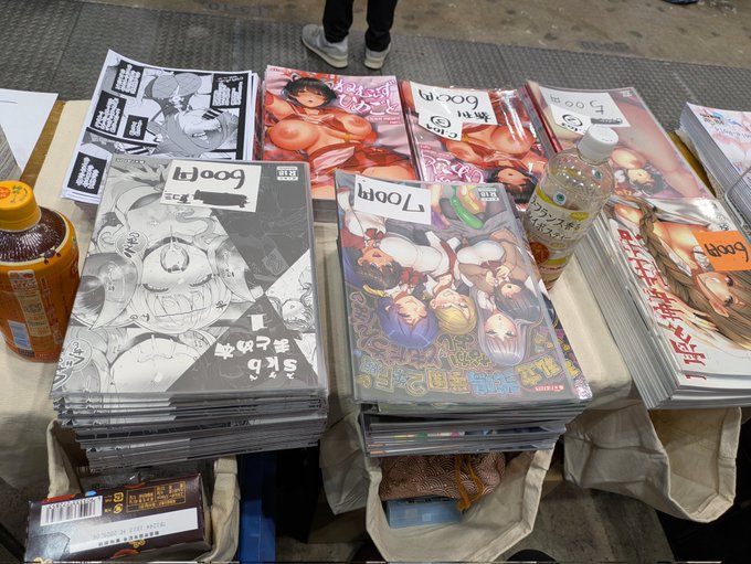 設営完了しました〜!
すいません今回新刊落としちゃってペーパーのみで、あおぎり本は多分次回コミケあたりになります!
あと売り子ちゃんも私もまだ仕事納められてないので1時前には撤収予定です… 