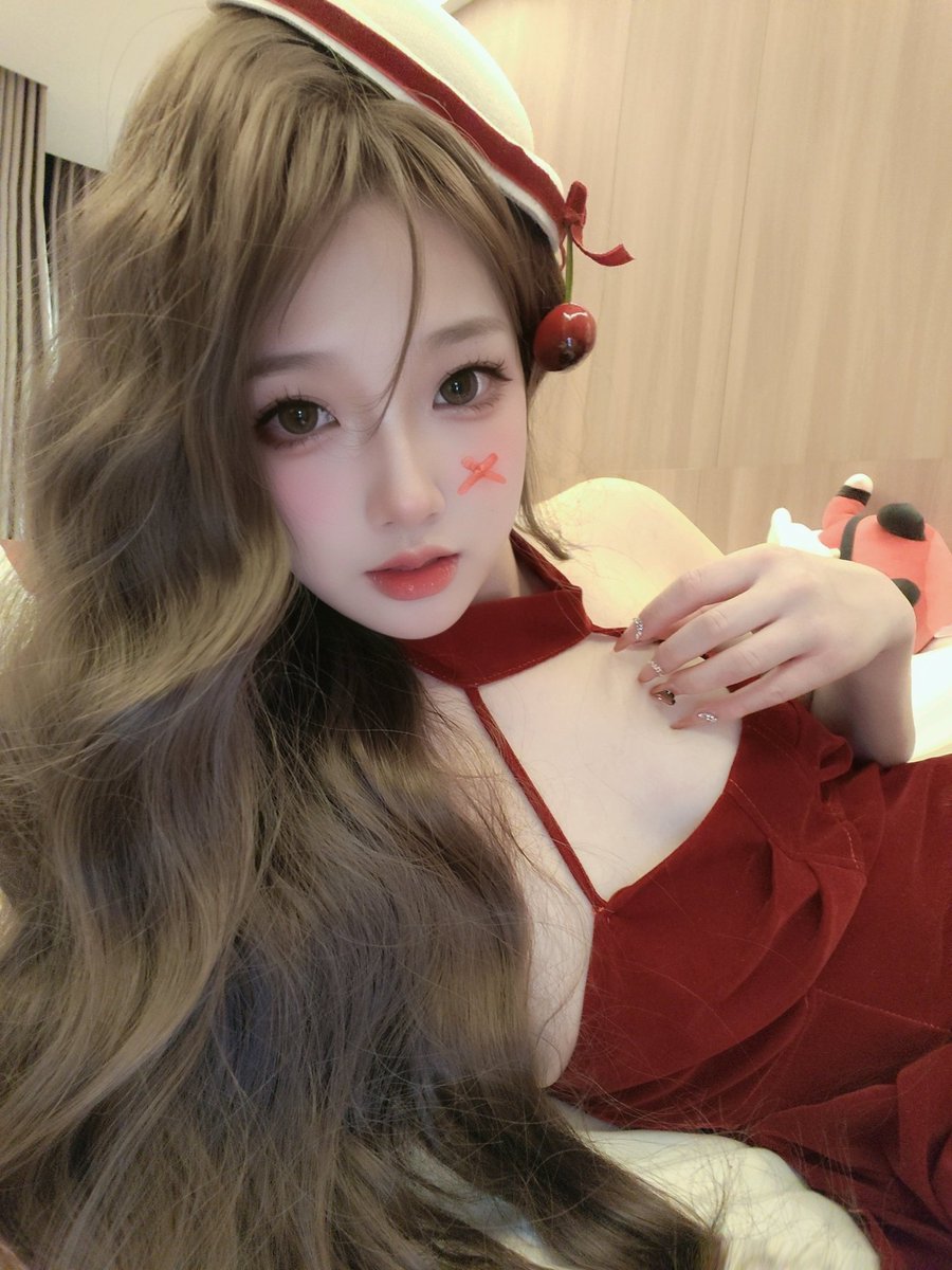 mmmaobilo's tweet photo. 圣诞拍了忘记发 补上🤭🤭 https://t.co/okBd53TwtM