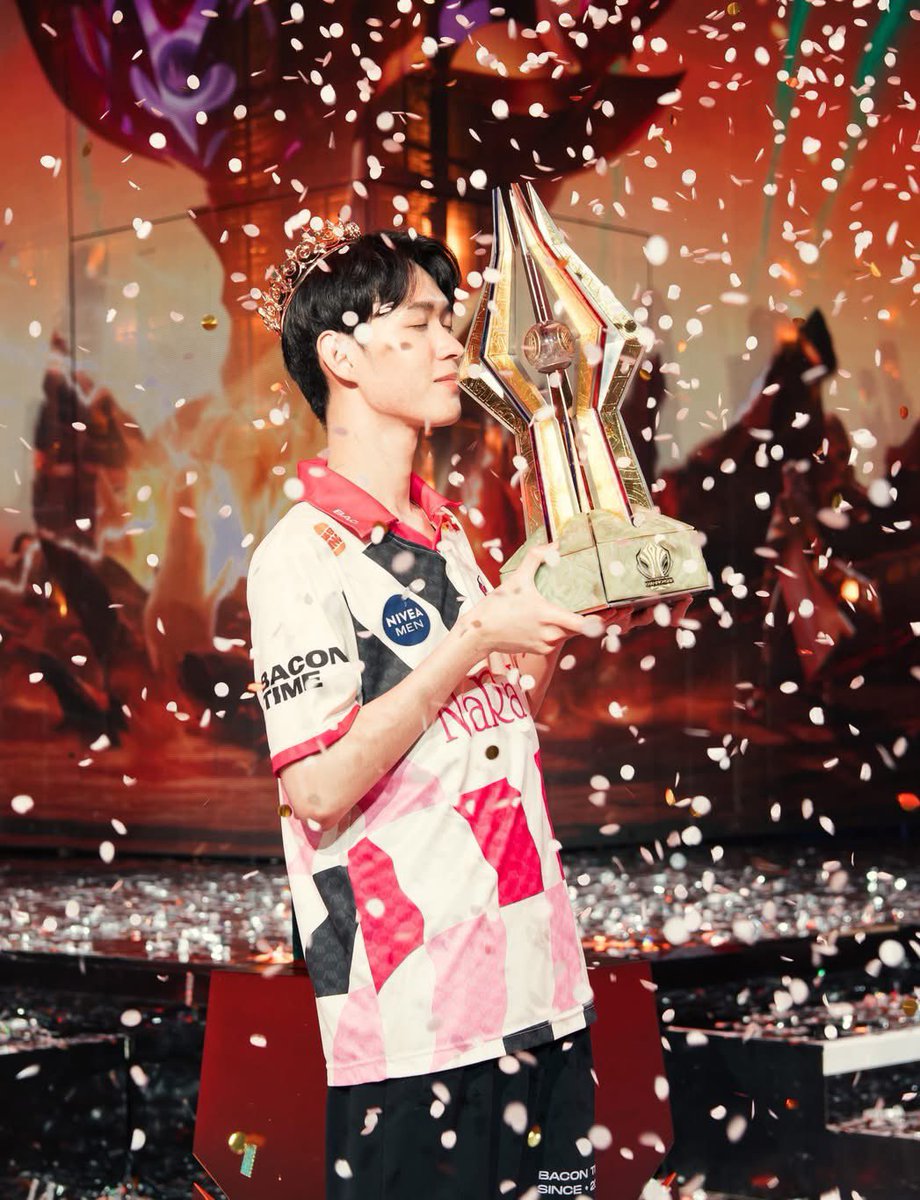 P o o P e A 🐈 tweet media