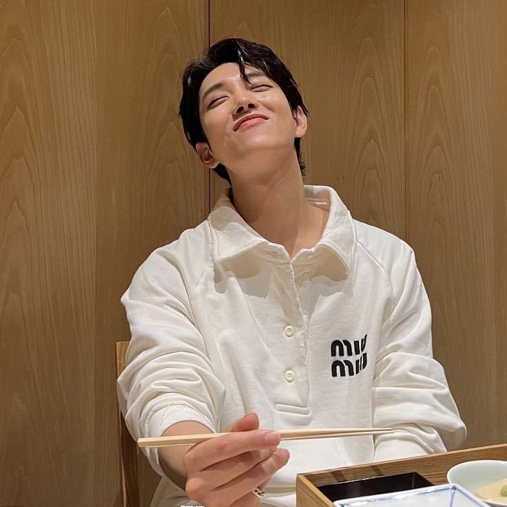SHUA BDAY GIVEAWAY! 𝜗𝜚˚⋆

2 winners of ₱50 gcash

— mbf, like &amp; rt
— reply fave boyfriend pic of shua

ends later ☻