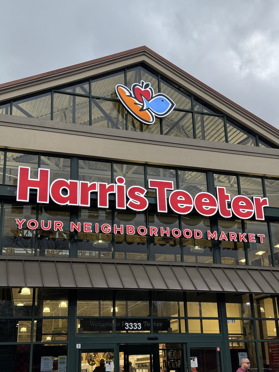 TannerAgle's tweet photo. No!!! They Sans-Serif’d Harris Teeter!!! https://t.co/yLLvp6E1z6