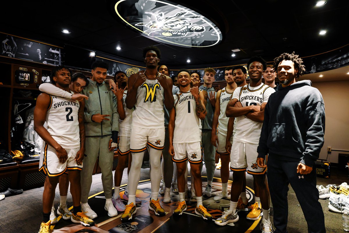 GoShockersMBB's tweet photo. One last group photo in 2024 🖼️ https://t.co/lwIAjdLAkq
