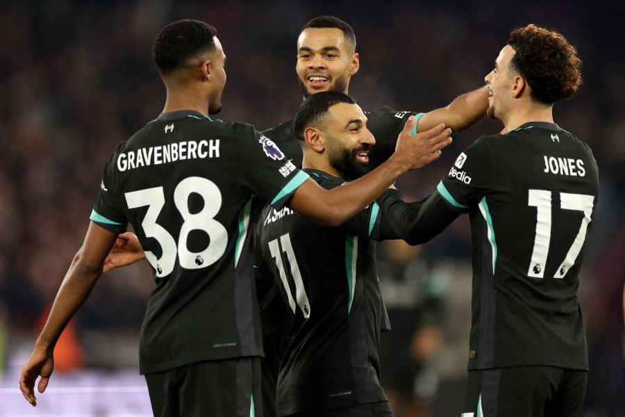 MOHAMED Salah meraikan jaringan gol ketiga bersama rakan sepasukan dalam aksi Liga Perdana Inggeris menentang West Ham di Stadium London. - AFP
khairulfaizi.com.my/2024/12/liverp…