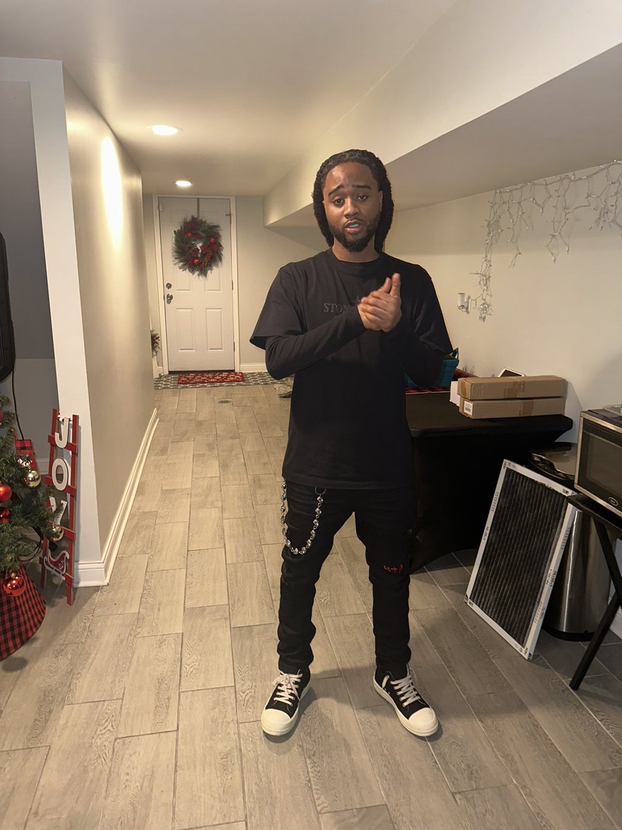 BaggWooski's tweet image. 🤓’d 🆙 i honestly don’t take this shit fa nunthin i seen the truth in plenty things im stickin w who love me 🤟🏾