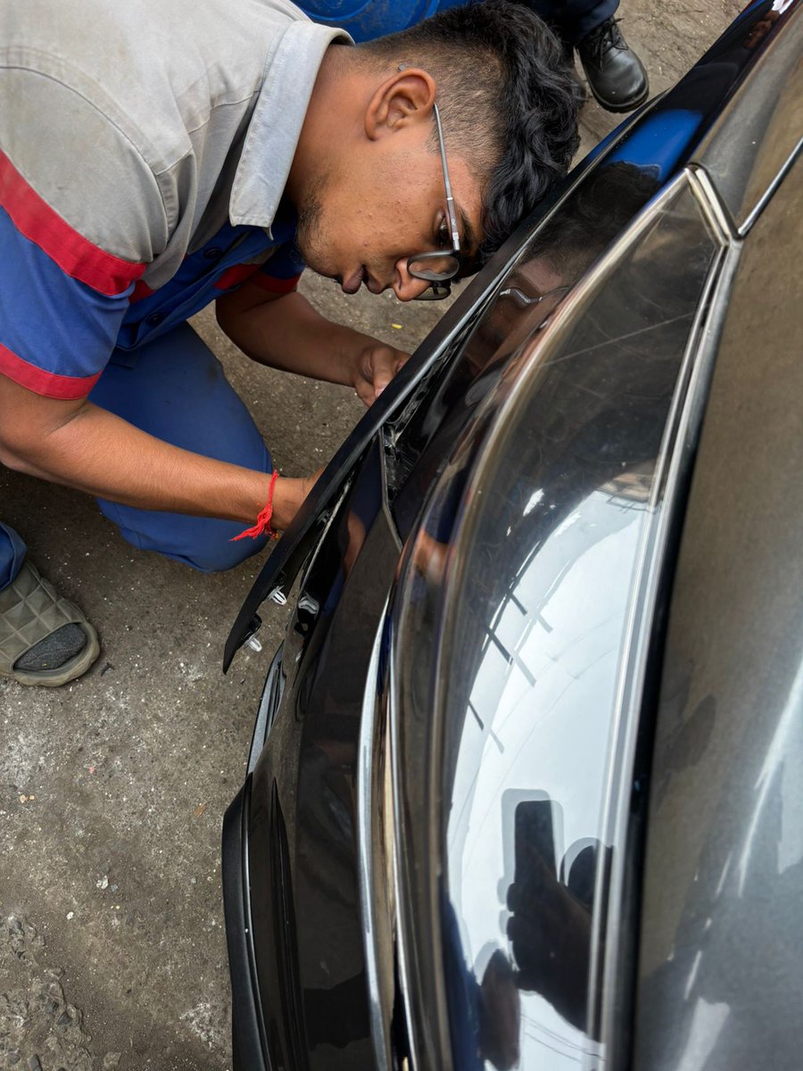 Pranavbhadarge1's tweet photo. I purchased @TataMotors tiago NRG in January 2024 and now on 17th dec i did 3rd free servicing from kandivli west wasan motors service centre but on 18th dec while taking my car back i saw my car's front bumper was damage and scratches on some parts and no one notice that... https://t.co/ai1VGmyDTF