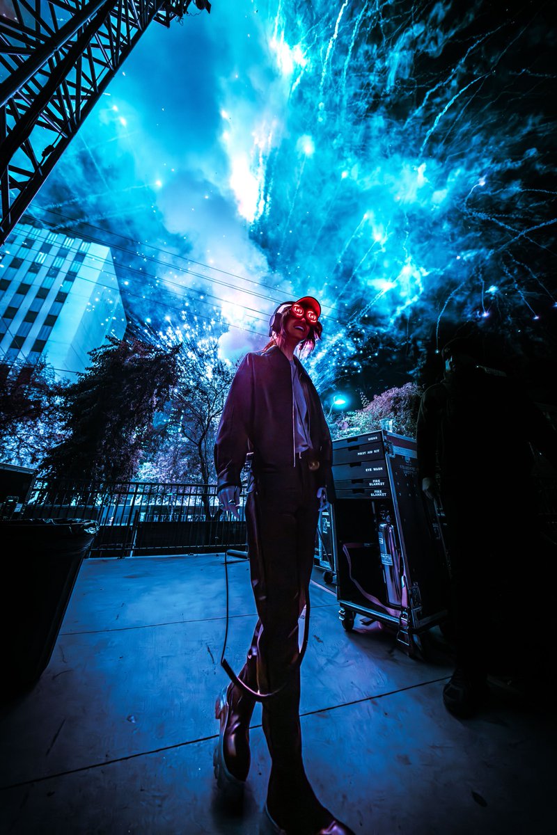 OfficialRezz's tweet photo. Hey everyone Look at these photos of me looking 10 ft tall https://t.co/7KswzEaW7Q