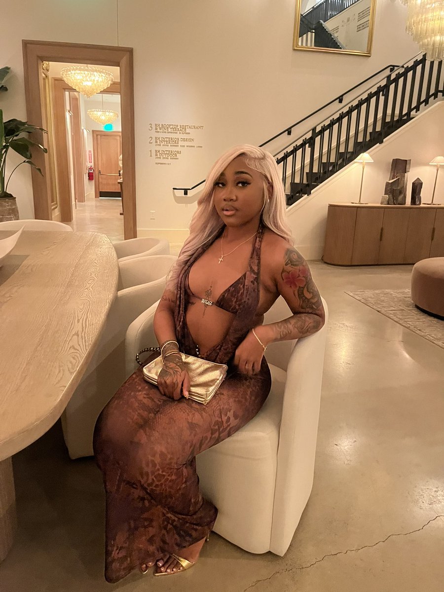 jaylanikoleee_'s tweet image. such a doll 🤎