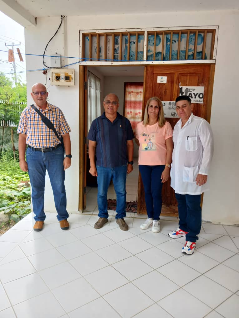 CubacooperaTl's tweet photo. Miembros del Consejo de Dirección de la #BMCTL realizan visita de trabajo por el 66 Aniversario del Triunfo de la Revolución Cubana, a los colaboradores de la #BMCTL en #Manatuto porque #CubaEsSolidaridad #CubaCoopera https://t.co/c4Chaa8edA