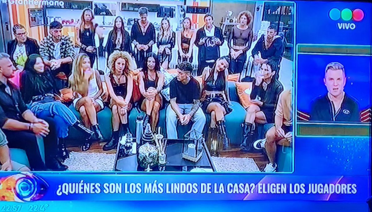 nachogaitto's tweet photo. QUE ESPANTO ESTE DEBATE: LOS "MAS LINDOS"??? Posta?? Hablando de esto en TV... nada básico ni superficial eh... @SANTIAGODELMORO @telefe #GranHermano https://t.co/V0O3AhZQsE