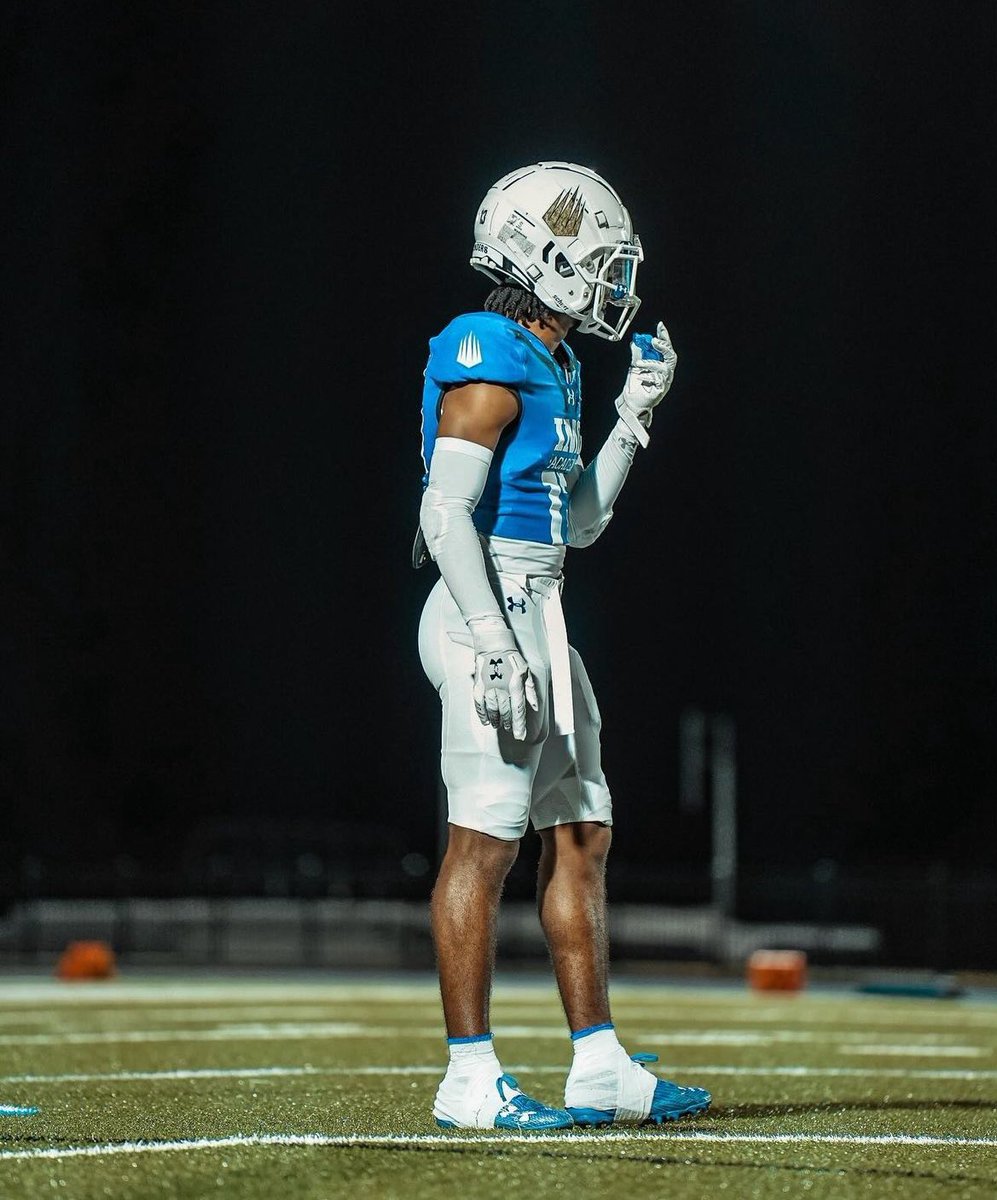 AjMarks_1's tweet photo. Junior SZN Film
IMG National Team DPOTY
Starts at CB, Nickel, FS
Stats (9 Games): 38 Tkls, 2 INTs, 6 PBUs, 4 TFLs, 2 Force Fumbles, Sack
Most versatile DB in the nation. Just watch the film🃏
https://t.co/O32q5dpEQP https://t.co/KsezHonVmB