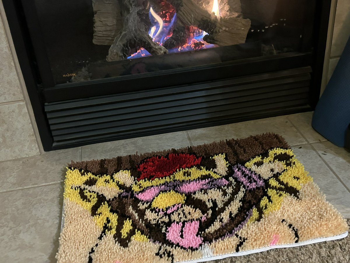 swingthetiger's tweet photo. Here’s another rug I did for @KinkyChee 
Art by @PeanutPapiArt 

This is completely handmade.

Here is a form for a quote. It will ask for you to upload art and ask what size of rug you want.

Price estimates something like 200-500!

Commission queue form: https://t.co/1biJV8ucmi https://t.co/QlVcncjhe1