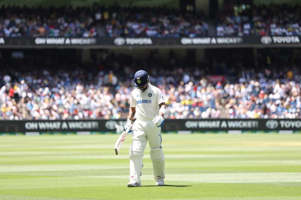 Sportsforall90's tweet photo. Mitchell Starc gets Virat Kohli just before lunch! 

#AUSvIND https://t.co/DqndTOweSR