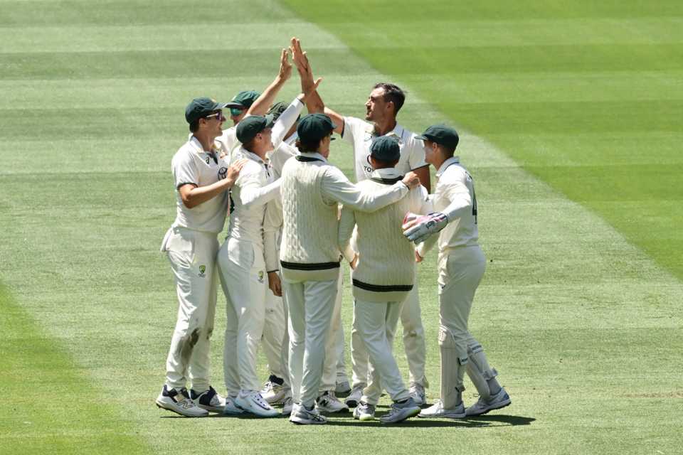Sportsforall90's tweet photo. Mitchell Starc gets Virat Kohli just before lunch! 

#AUSvIND https://t.co/DqndTOweSR