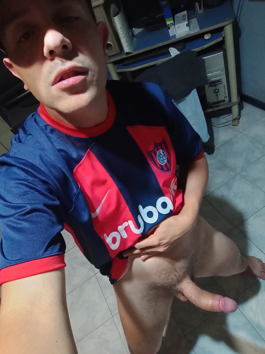 pajacuervo's tweet photo. Necesito un macho para darnos una mano ⚔️👊🏻💦🔥 https://t.co/VU4Knj3omV