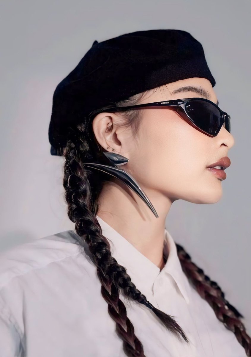 jenniegirlsfine's tweet photo. Anyone else agree that this is THE colet photo? https://t.co/RJuMxzV2tq