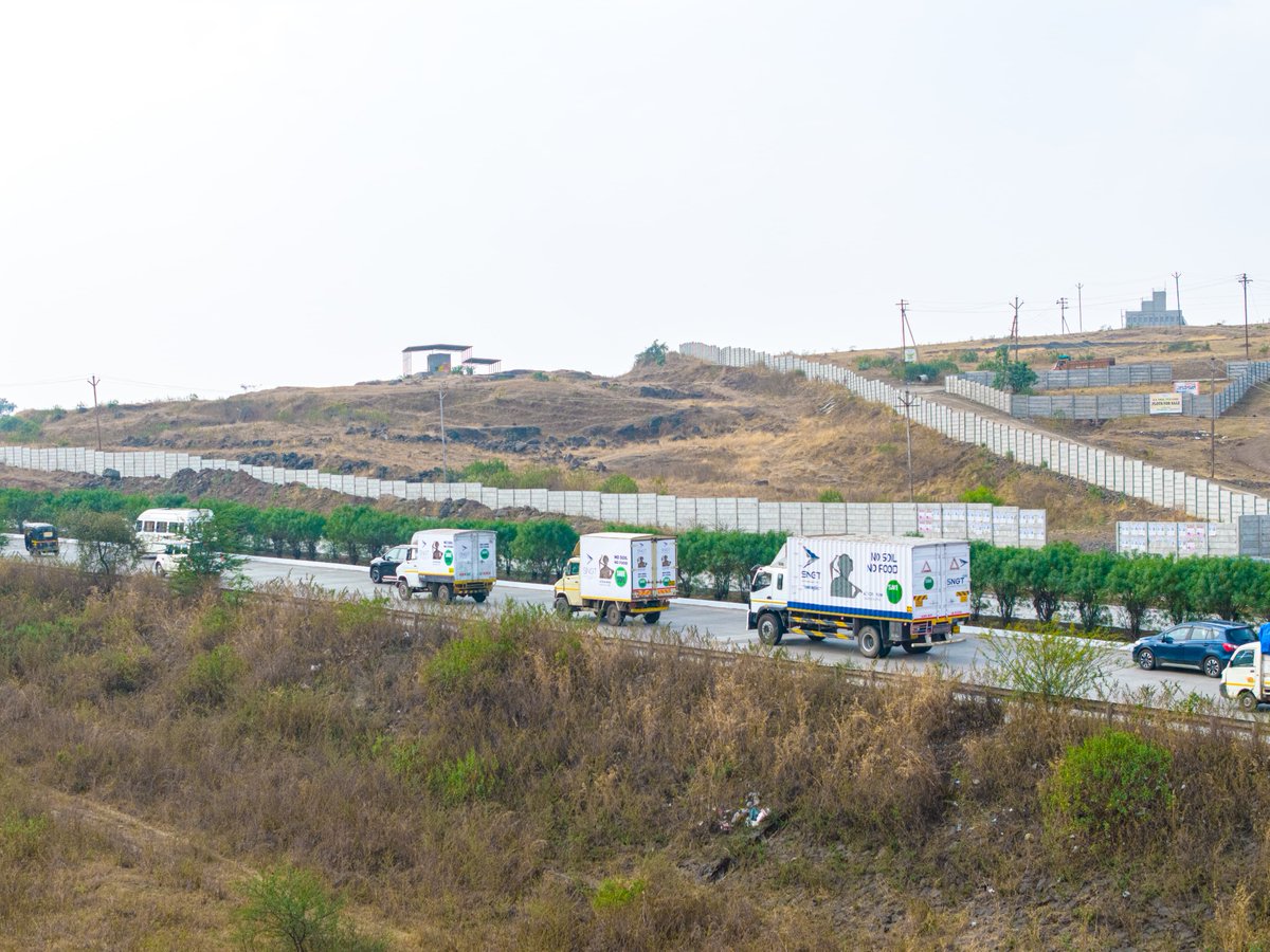 A message on wheels! 🚛 20 trucks carrying the #SaveSoil message to communities travel 2,000 km daily, spreading awareness about the need to address soil degradation.

🌱 This inspiring initiative, driven by an INSIGHT 2024 participant, Chirag Katira, is reaching communities far