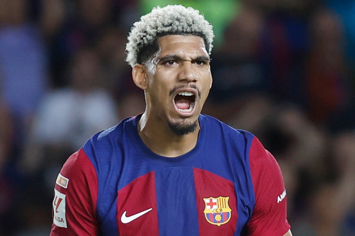 Barça Universal (@barcauniversal) on Twitter photo ❗️Barcelona have informed Juventus that they should not even think of making an offer for Ronald Araujo.
— <a href="/mundodeportivo/">Mundo Deportivo</a> ❗️Barcelona have informed Juventus that they should not even think of making an offer for Ronald Araujo.
— <a href="/mundodeportivo/">Mundo Deportivo</a>