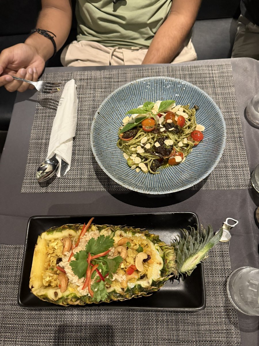 Food series, Phuket.

A place which took a piece of me when i left, had one of the best vacation here.

2024 ended well ig.