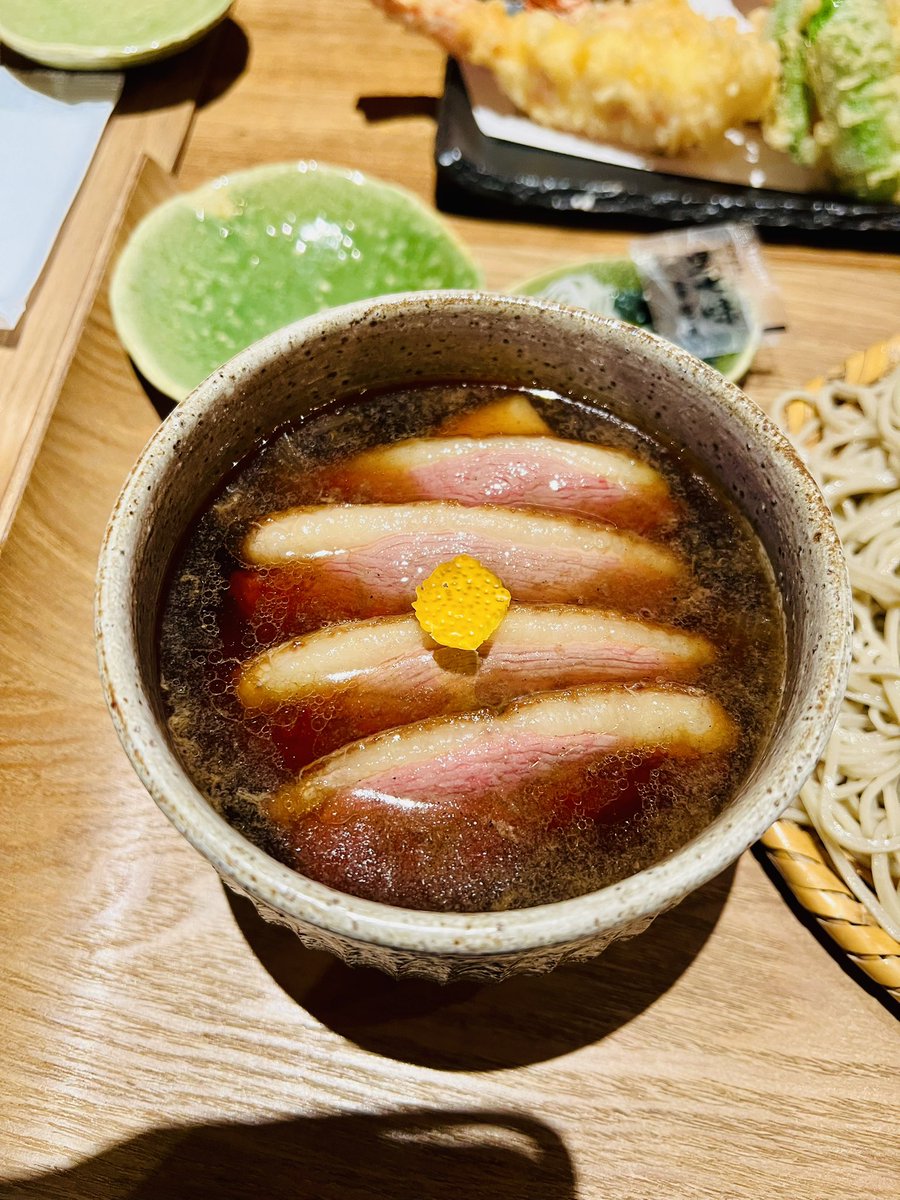 YOU_8_3334's tweet photo. SOBA ABIRU
鴨せいろ
海老の天麩羅
鴨の赤ワイン煮
#SOBAABIRU #ABIRU #千葉 #君津
#鴨 #蕎麦 #天ぷら #てんぷら #レモン #黒七味 #ネギ #薬味
#年越しそば https://t.co/xcFtvc2R8W