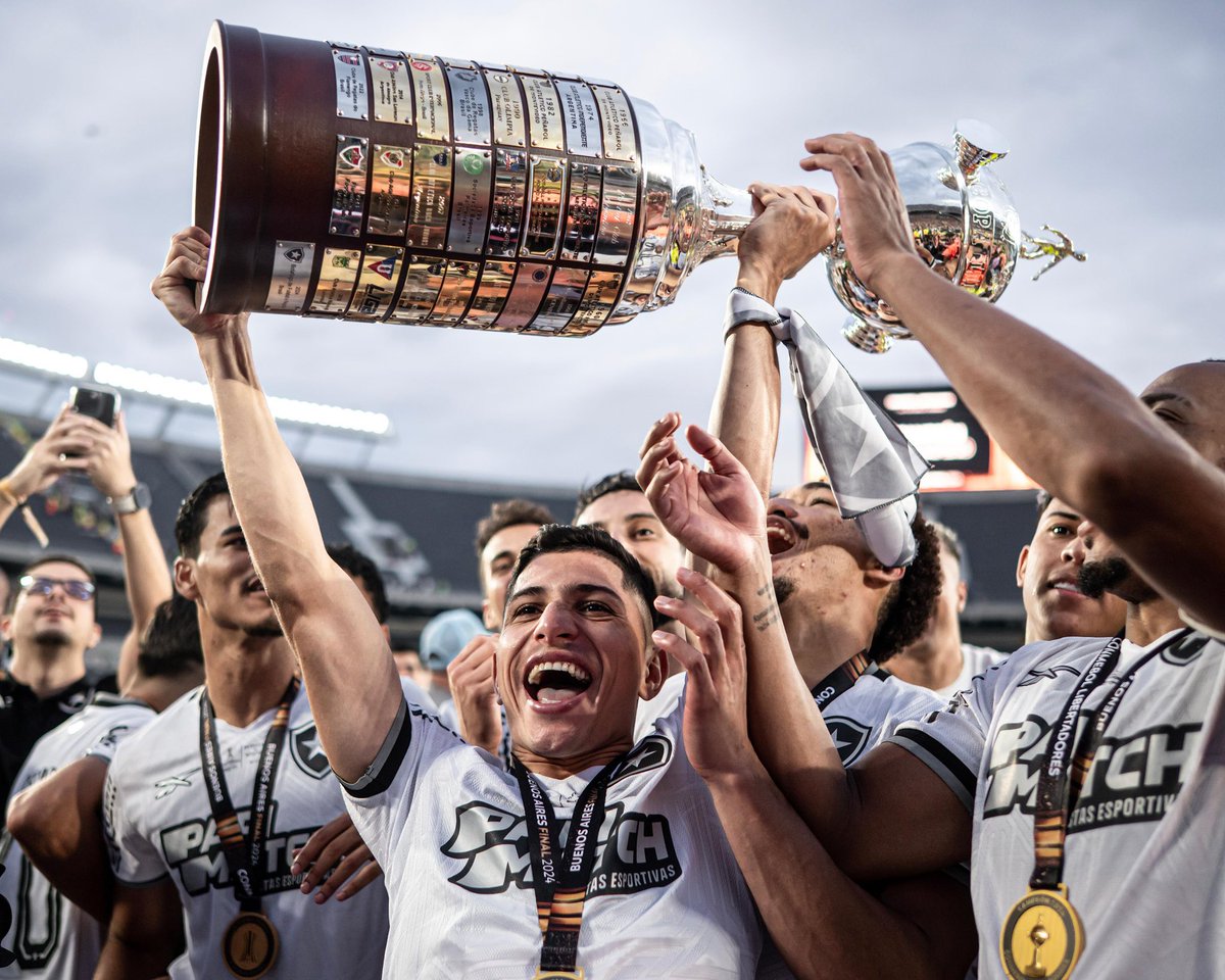 EspacoGlorioso's tweet photo. Um mês do melhor dia das nossas vidas.

30/11/24 está eterno na história do Botafogo. https://t.co/KXjF3uIWFS