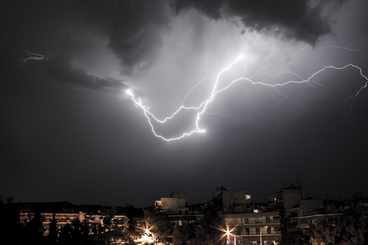 #mondayismonday is here, drop your handles we massively follow each other.