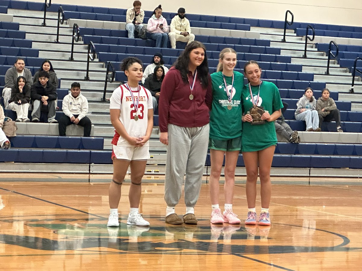 Our Knights played in the 2024 Christmas Shootout and brought home some hardware. 

Congrats to @porpolo2025 for making all-tournament team!