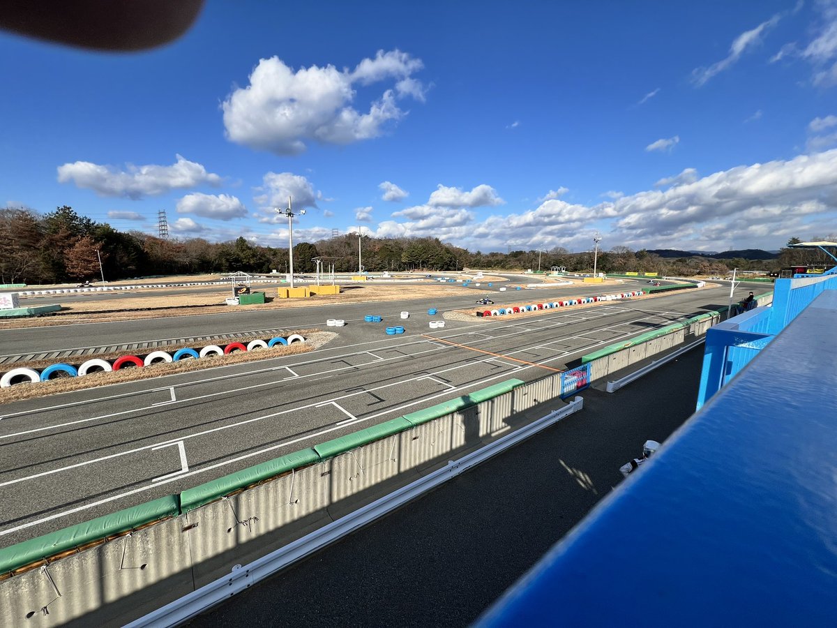 昨日は忘年会前にカート行って来た
ごっつい久しぶりやったから筋肉痛すーごいわ