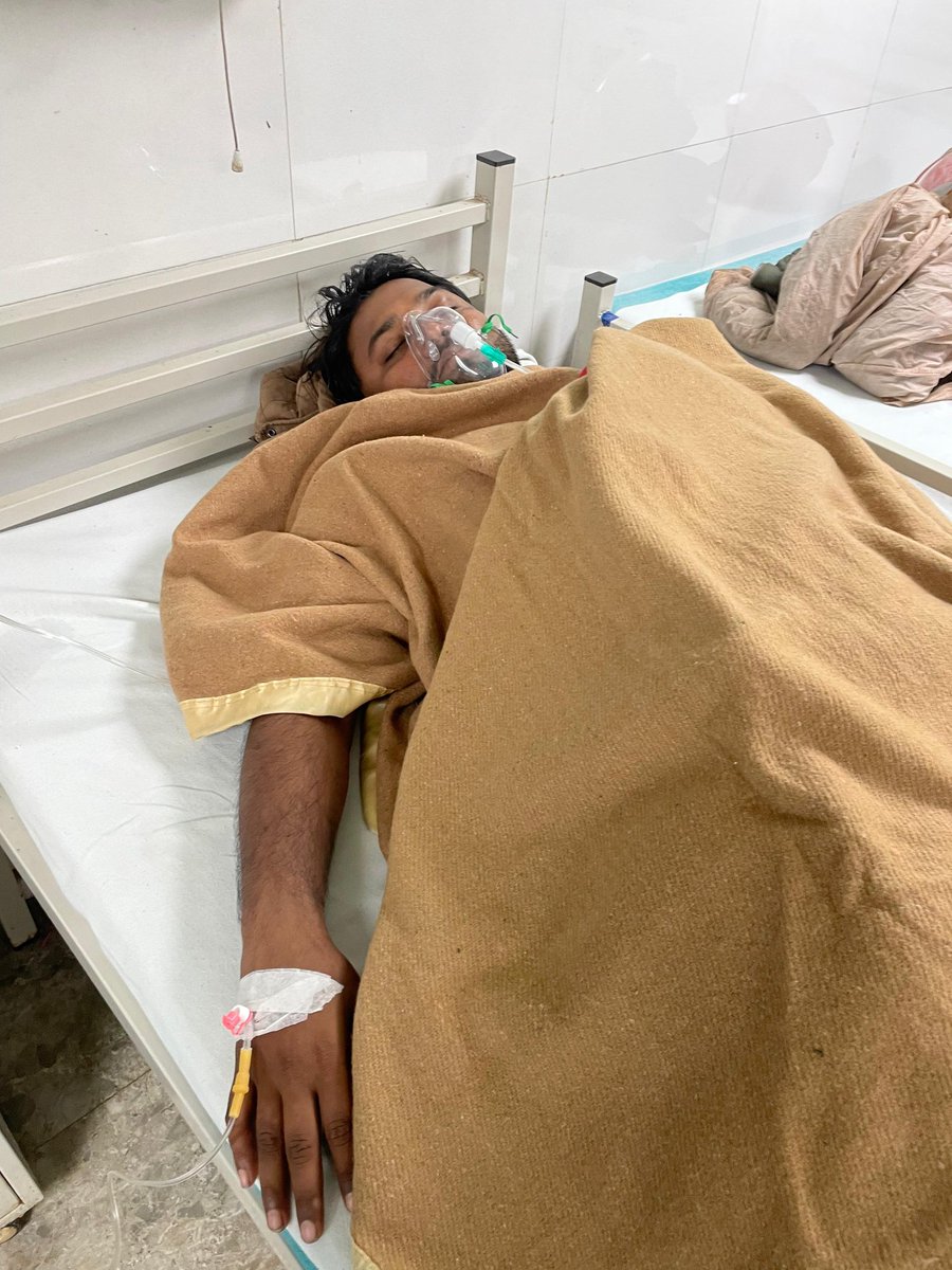 PratikVoiceObc's tweet image. कल बीपीएससी आंदोलन में घायल छात्रों की तस्वीरें देखिए।  क्या यह हल्का बल प्रयोग है @dm_patna सर..? आप तो ऐसे अधिकारी नहीं थे सर.
#BPSCRexamForAll