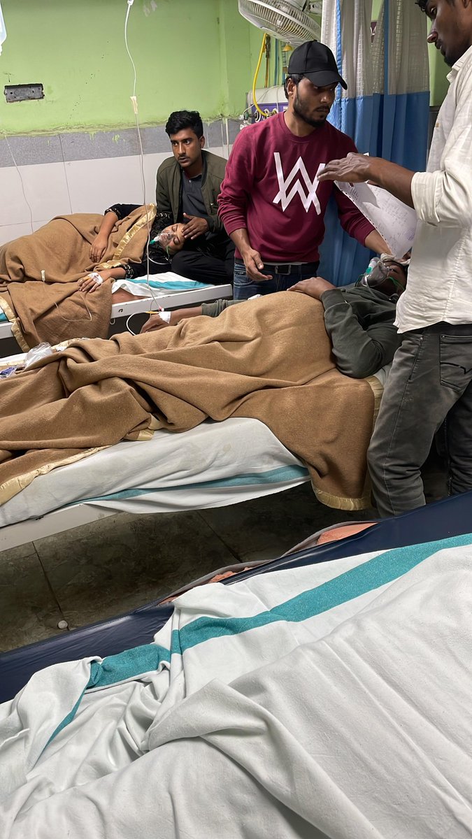 PratikVoiceObc's tweet image. कल बीपीएससी आंदोलन में घायल छात्रों की तस्वीरें देखिए।  क्या यह हल्का बल प्रयोग है @dm_patna सर..? आप तो ऐसे अधिकारी नहीं थे सर.
#BPSCRexamForAll