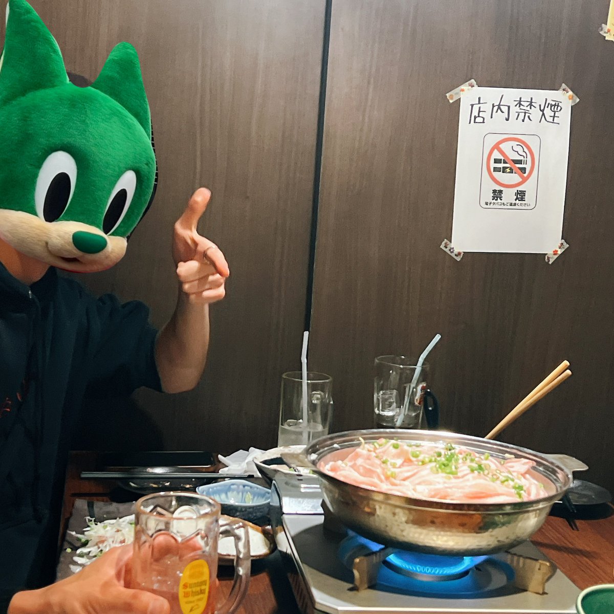 prima46poco's tweet image. ベトナム遠征🇻🇳お疲れさま会

スタジアムで出会ったりご縁が深まったり
意気投合しすぎて他愛ないことで笑いすぎるし、熱く闘いを共にする心強い仲間❤️‍🔥

滞在中、毎晩飲み明かしたり観光したり濃密すぎる日々だった

あの日あの場所で出会ってくれてありがとう！
2025年も、共に🤝🏻♦️

#continue
