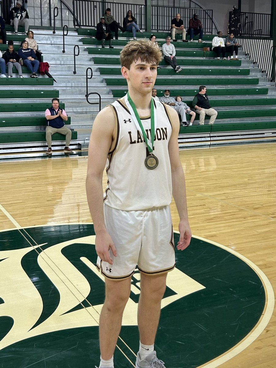 The Bears finished up a strong weekend with a 61-50 win over Steward(VA) to claim 3rd place in the 58th Benedictine Capital City Classic. Frankie Mannino led the way with 25pts and was named All-Tourney. Let’s go Bears!! 🐻🏀💯#1HEART