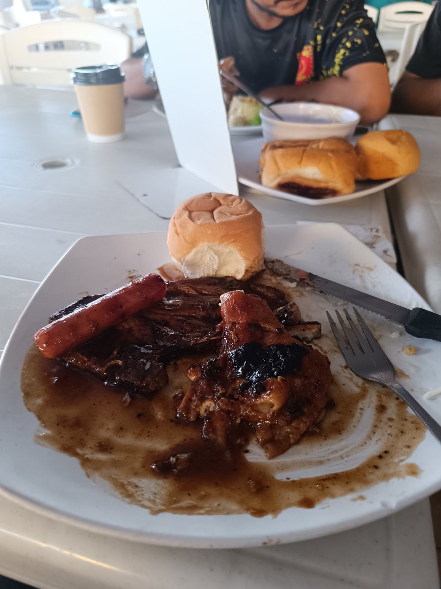 AkmalPaksu's tweet photo. Lepas habih tournament.. Kasi perabih ITU wang kemenangan.. open table trus.. Pak mat western.. kebetulan lokasi tournament paintball dekat dgn Pak mat western huhuhu. Mix platter, ribena soda, mat chicken... Paduuuu https://t.co/VoAnPCi4sM